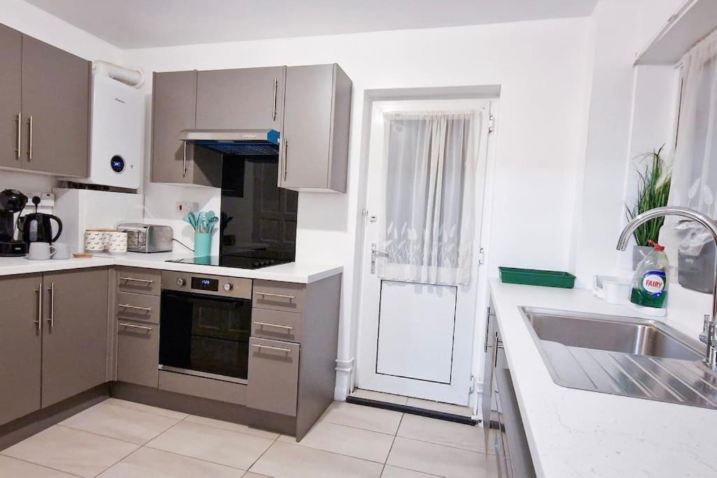 Cosy 2br Flat - Nearby *