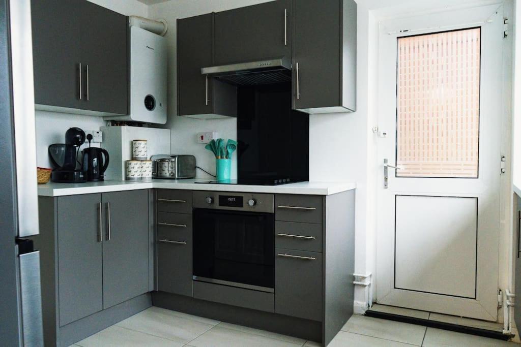 Cosy 2br Flat - Nearby Apartment
